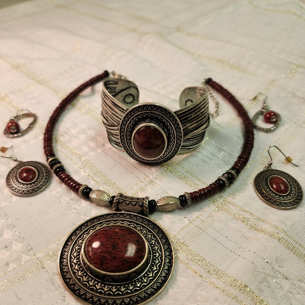 Source Unknown Red Stone Silver-Tone Bohemian Nec… - image 1